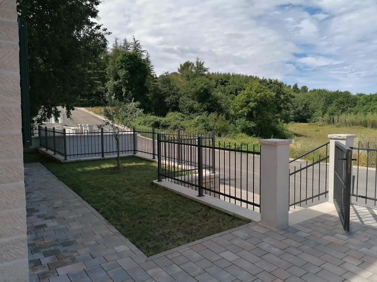 Villa Aurelia Haus1 In Porec Mit Garten 0*,  Kroatien