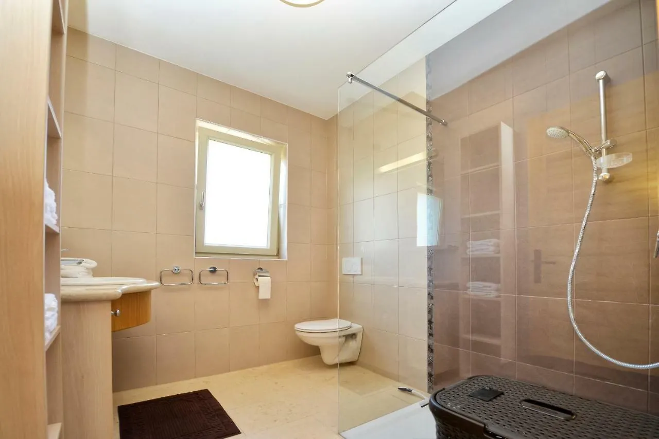 Feriehus Villa Aurelia Haus1 In Porec Mit Garten